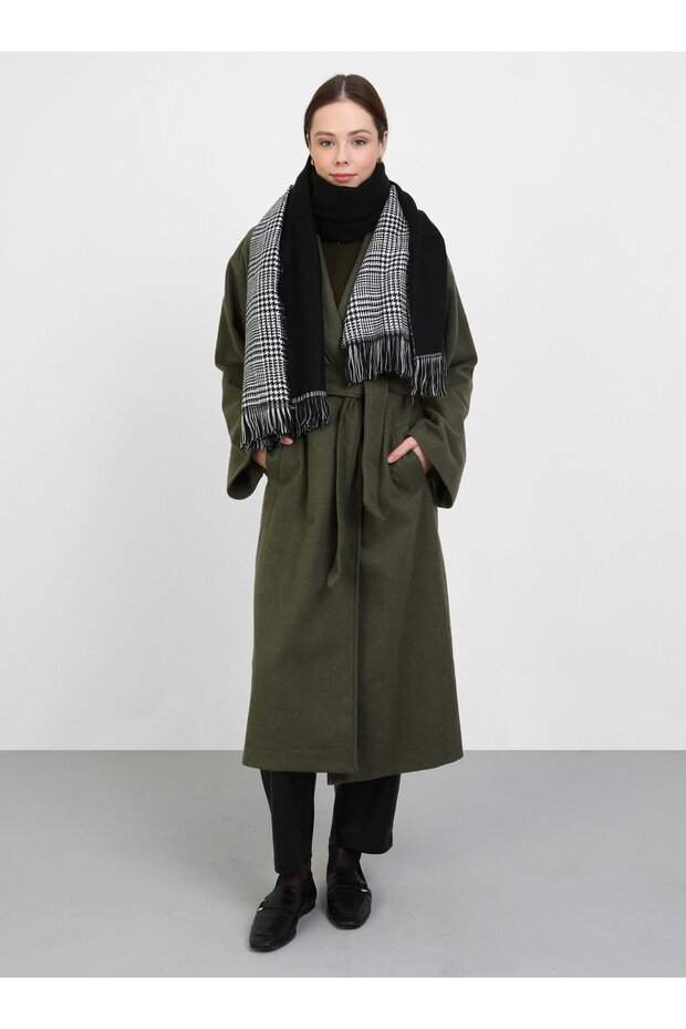 Black Canvas Shoulder Shawl