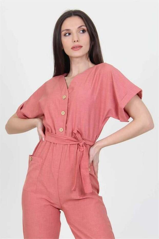 جمبسوت نسائي بتفاصيل أزرار وياقة على شكل حرف V DP7068