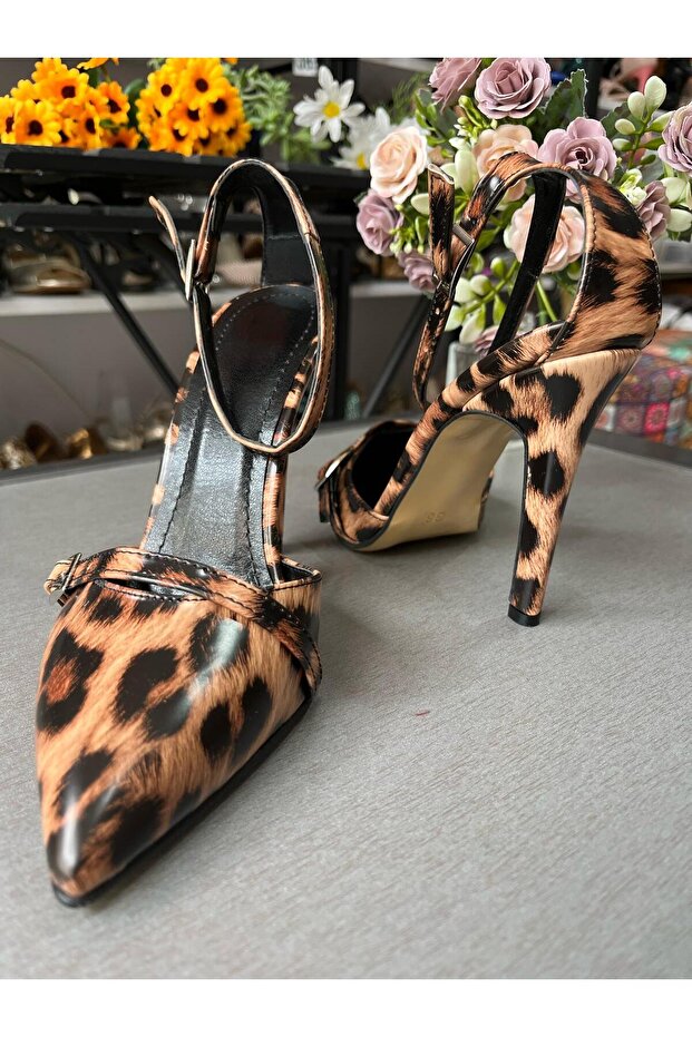 "Every Step Has Its Character: Every Path Is a Story." This Stiletto Doesn'T Just Walk; It Leaves an Imprint. - 2