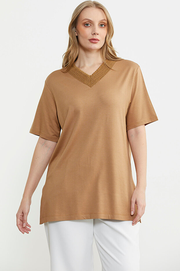 Kısa Kol V Triko Yaka Bluz - Kamel - 4