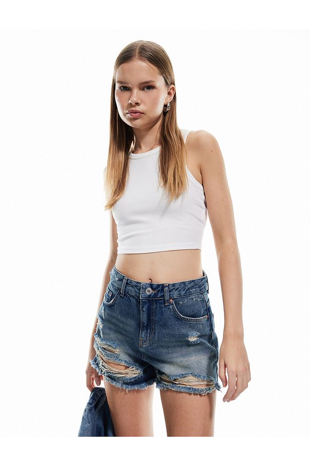 Yıpratma Detaylı Düğmeli Cepli Yüksek Bel Mini Denim Şort - 2