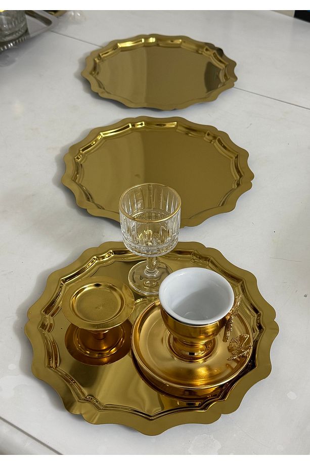 3 ADET GOLD RENK YUVARLAK DALGALI MODEL SERVİS VE SUNUM TEPSİSİ ÇELİK - 1
