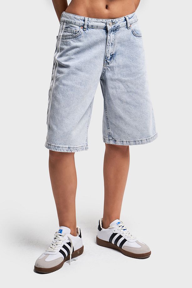 Kadın Snow Kot Rengi Yandan Şerit Detaylı Tasarım Midi Boy Denim Şort - 6