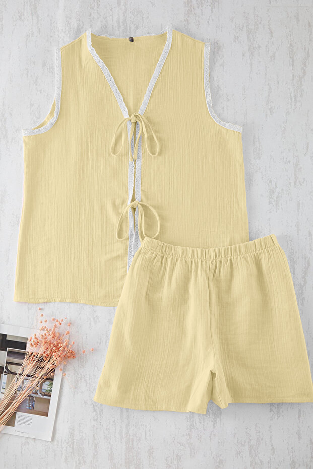 Sarı Dantel Detaylı Kurdele/Fiyonklu Müslin Dokuma Pijama Takımı TBBSS25AI00077 - 2