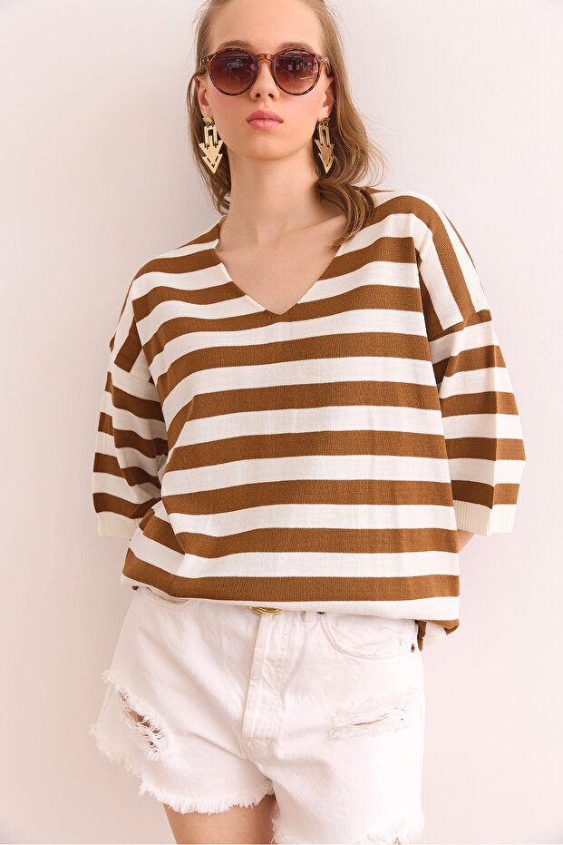 Women's White V-Neck Striped Short Sleeve Knitwear Blouse Blz- 19002837