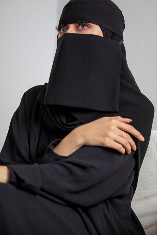 Package
12 Niqabs