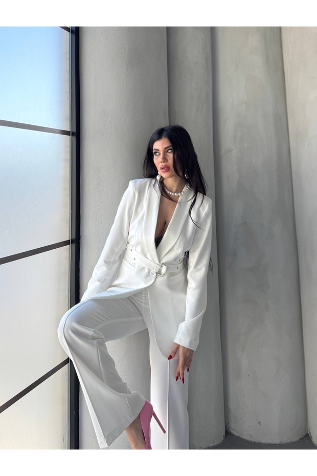 Doppeltes Blazer-Set mit Ösengürtel - 5