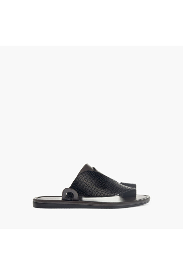 Textured Slip-On Arabic Sandals with Toe Loop Detail - 2