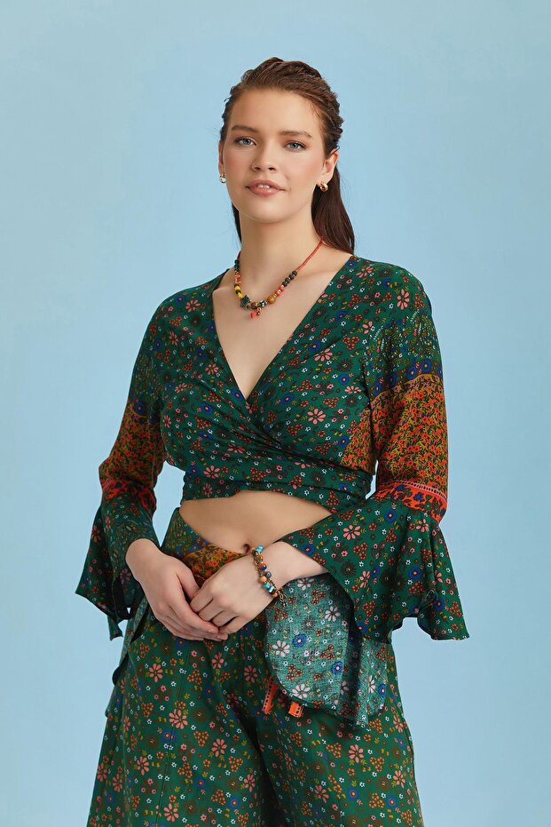 Green Floral Print Spanish Sleeve Crop Blouse