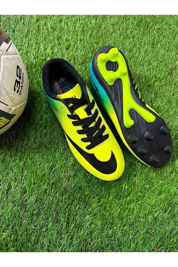 Boy's Crampon Astroturf Football Shoes