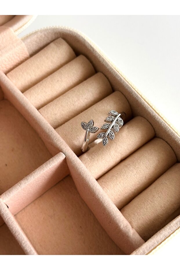 Leaf Patterned Ring - 5
