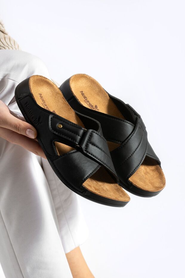 15838 Black Women's Daily Slippers