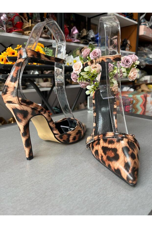 "Every Step Has Its Character: Every Path Is a Story." This Stiletto Doesn'T Just Walk; It Leaves an Imprint. - 4