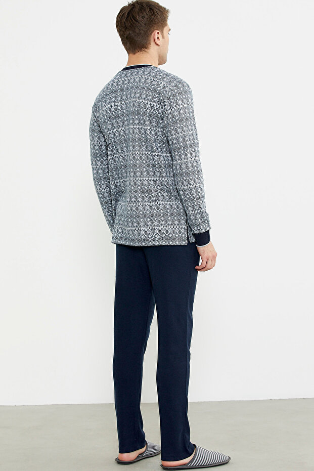 بدلة بيجامة بياقة محبوكة ومزيج من اللون الأزرق الداكن - 5