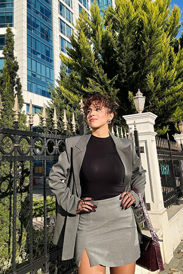 Yırtmaçlı Gri Şort Etek - 2