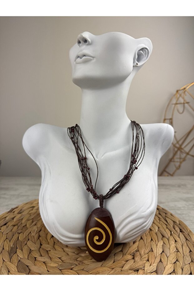 Ahşap işlemeli kolye - 1