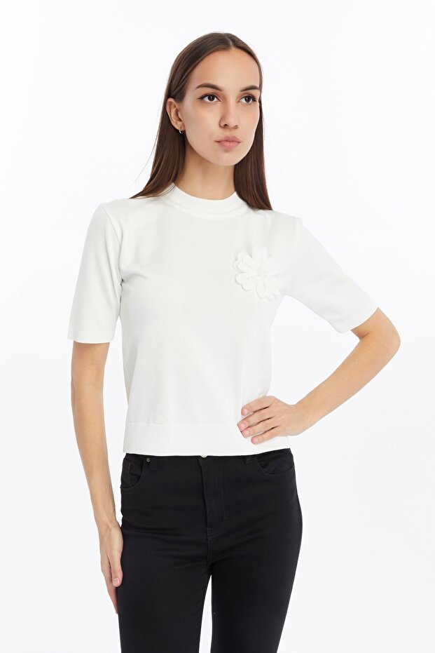 ÇİÇEK AKSESUARLI TRİKO ÖRME BLUZ - 1