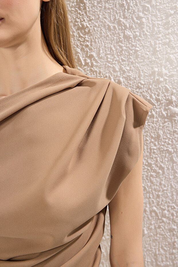 Taş Büzgü/Drape Detaylı Dökümlü Asimetrik Yaka Örme Bluz TWOSS25BZ00024 - 3