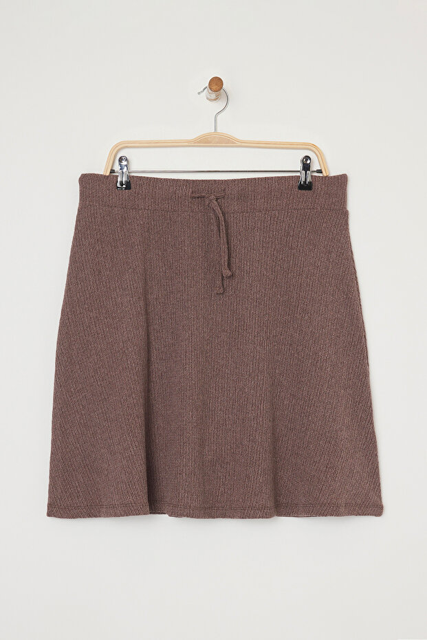 Kahverengi İçi Şortlu Dokulu Kumaş Örme Büyük Beden Şort Etek TBBSS25AP00042 - 6