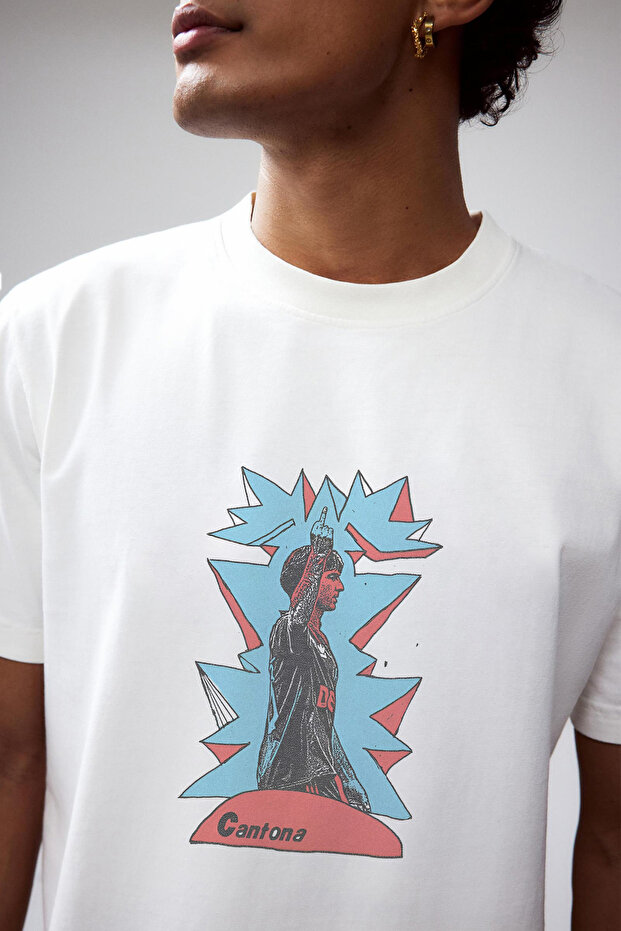 تي شيرت مطبوع بريميوم للجنسين من إريك كانتونا