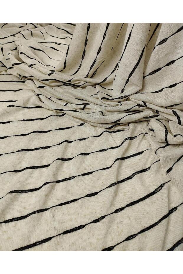 Thin Knitwear in Beige and Black Colors (Width 120 cm X Length 230 cm)