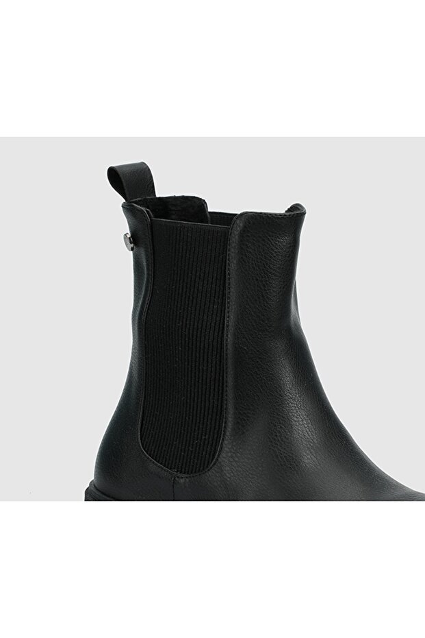 Siyah Kadın Bot - 5