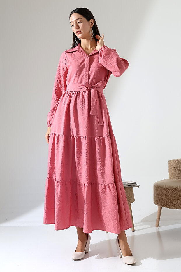 فستان منسوج بنصف فتحة ومطوي بنمط ذاتي - 5