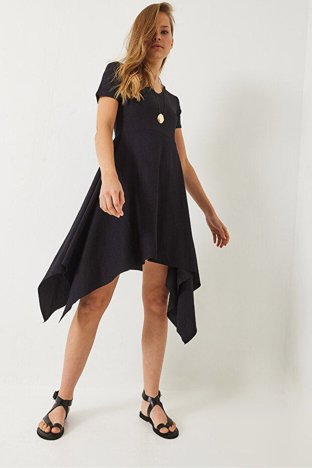 Дамска рокля от креп с асиметричен крой и къс ръкав, V-образно деколте, 60261560 - 5