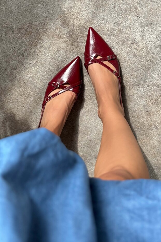 Jilly Burgundy ráncos matt csatos részletes, rövid sarkú női balerinák - 8