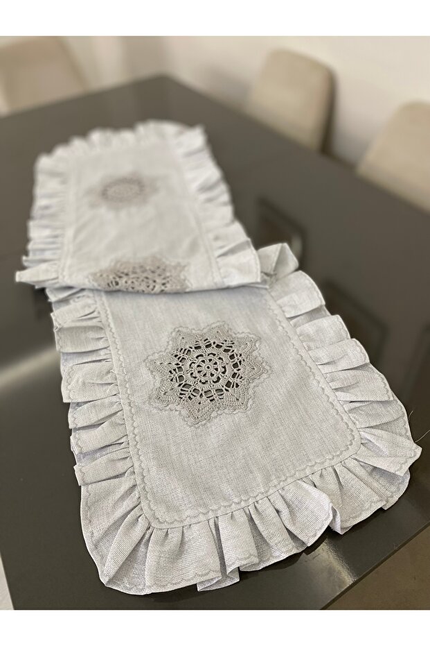 Gri Simli Gardenya Kumaş El Örgü Motifli Fırfırlı Runner - 2