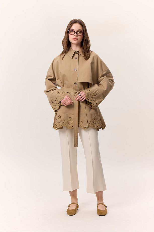 NAKIŞ DETAYLI TASARIM TRENÇKOT CAMEL - 3