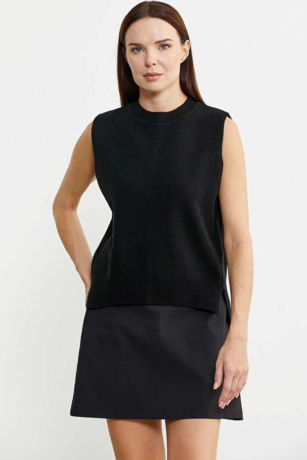 Woolen Knitwear Sweater with Open Back Ties - Black