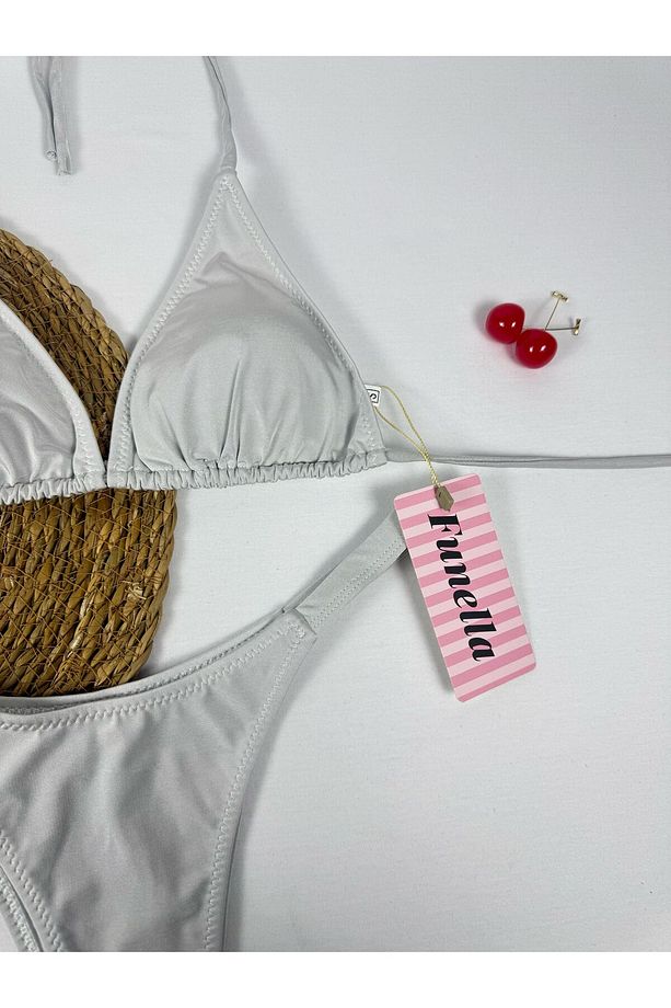 Gri Rengi Parlak Kumaş Boyundan Bağlamalı Üçgen Bikini Takımı - 3