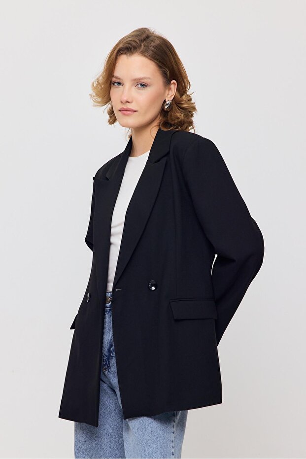 3882 سترة بغطاء جيب بزر مزدوج باللون الأسود - 1