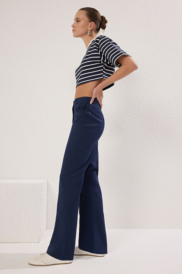 Lacivert Sahte Cep Kapaklı Pamuklu Bootcut Pantolon TWOSS25PL00077 - 1