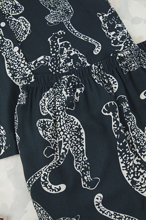 Komplet piżamowy z kołnierzykiem w kolorze antracytowym z wzorem tygrysa TBBSS24AI00072 - 3