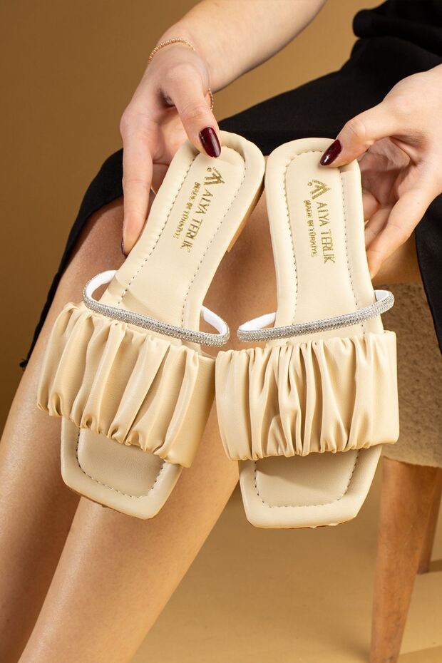 شبشب باسل بيج مرصع بحزام - 4