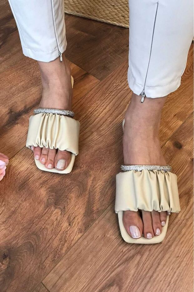 شبشب باسل بيج مرصع بحزام - 8