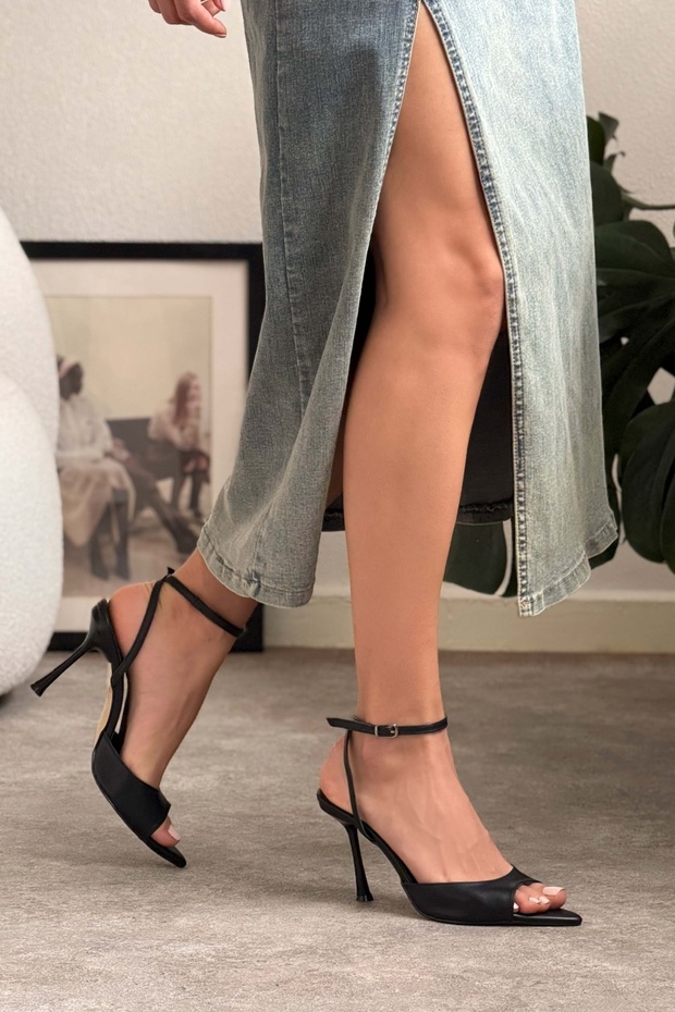 Detailné dámske topánky na tenkom podpätku Tania Black Matte - 5