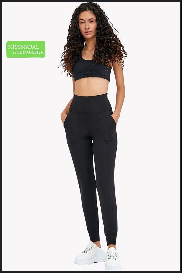 Kadın Eşofman Alt Siyah Curve Jogger Dalgıç Kumaş Yüksek Bel Çift Cepli Joggers 1061 - 6