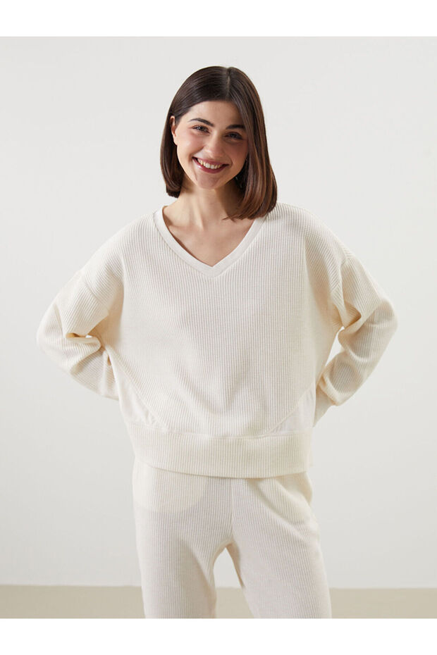 Trendlucky V-Neck Self-Patterned Oversize Women's Pajama Top with Difference