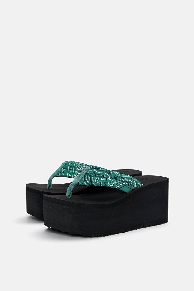 Detaylı ve dolgu topuklu terlik - 4