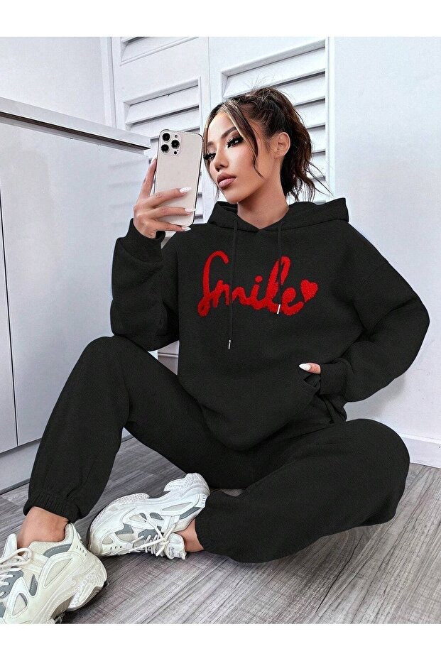 طقم بدلة رياضية Smile Sweatshirt Jogger - غطاء رأس كبير الحجم مطبوع باللون الأسود
