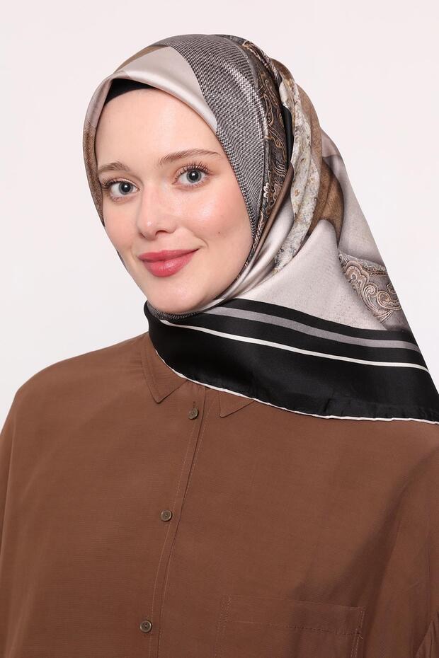 وشاح حريري من نسيج التويل العرقي منقوش باللون الأسود