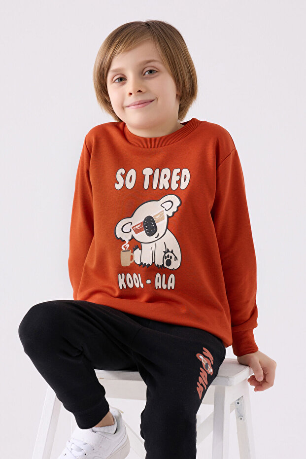 طقم بدلة رياضية بنية للأولاد - 2