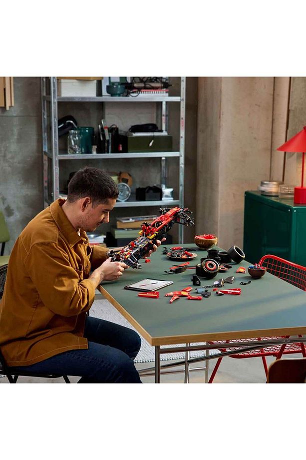 Technic Ferrari SF-24 F1 42207 - 5