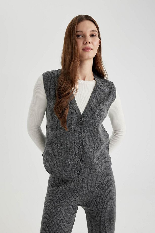 Regular Fit V Yaka Basic Düz Düğmeli Triko Yelek C1706ax24sp - 7