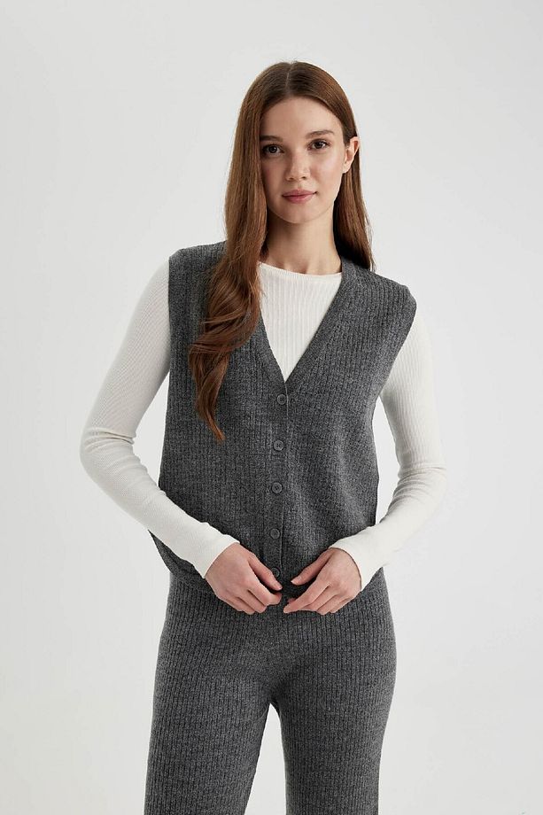 Regular Fit V Yaka Basic Düz Düğmeli Triko Yelek C1706ax24sp - 4