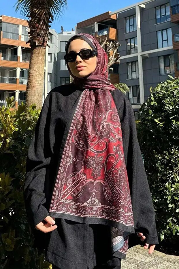 Merve Nur Akyüz Historical Dionessa Pattern Shawl - Claret Red