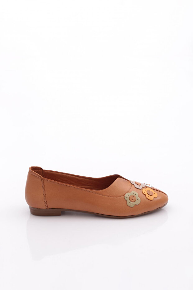 Women's Flower Accessory Zenne Babet Genuine Leather Tan 31132110